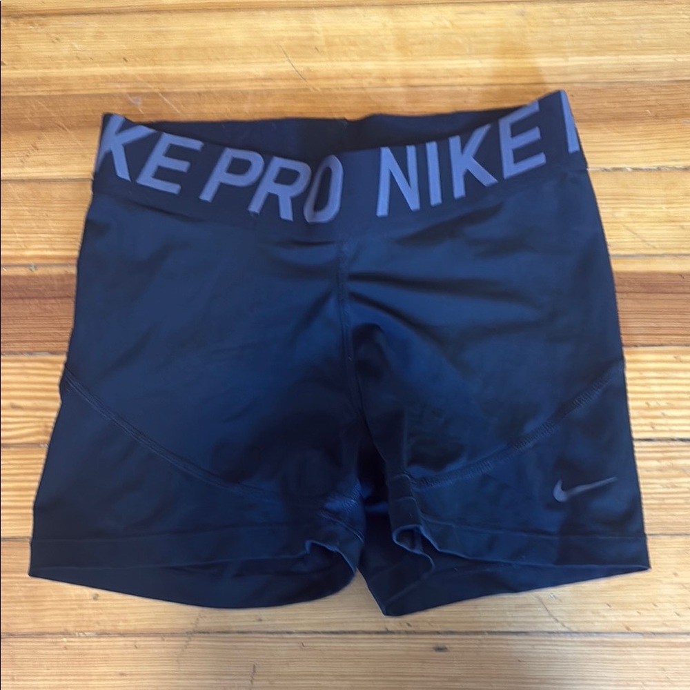 Women’s Nike Black Pro Training Shorts Medium